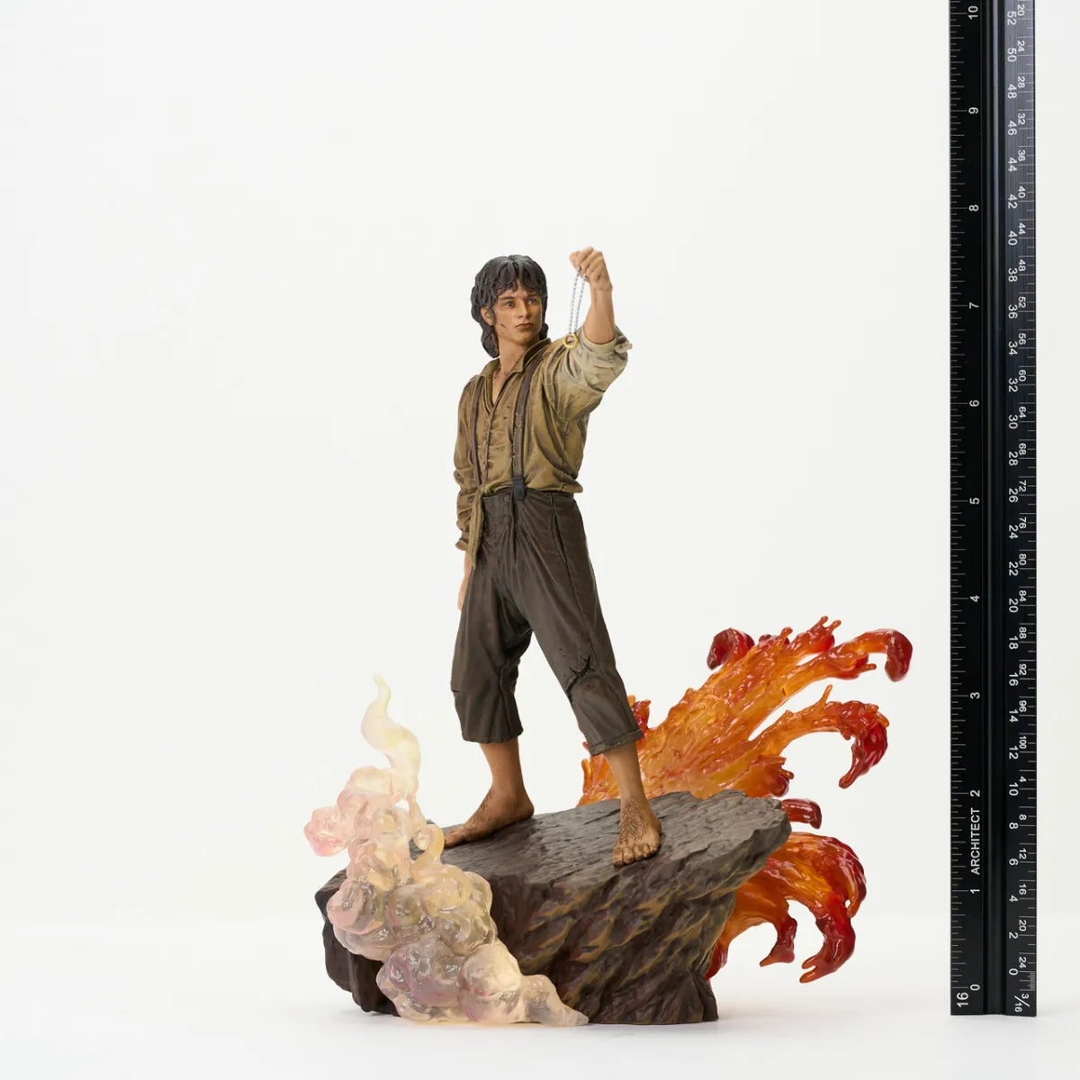 DSTOCT242270 The Lord of the Rings - Frodo Baggins Gallery PVC Statue - Diamond Select Toys - Titan Pop Culture