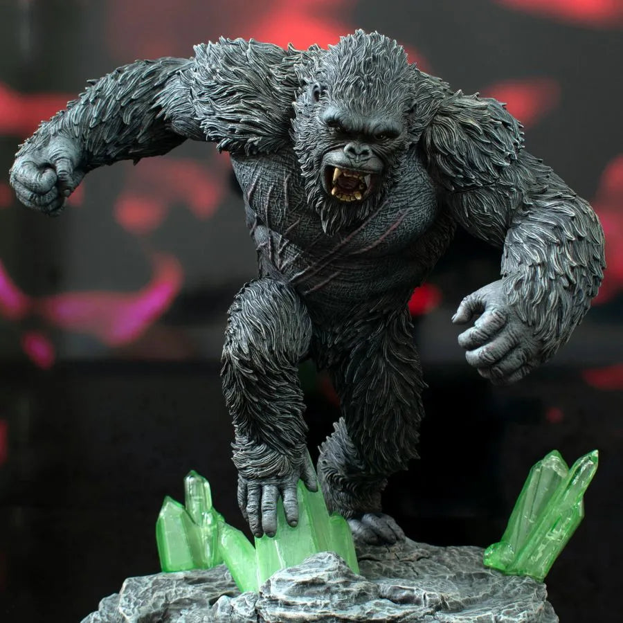 DSTSEP242521 Godzilla x Kong - King Kong Deluxe Gallery PVC Statue - Diamond Select Toys - Titan Pop Culture