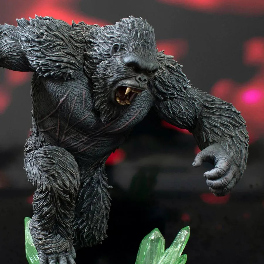 DSTSEP242521 Godzilla x Kong - King Kong Deluxe Gallery PVC Statue - Diamond Select Toys - Titan Pop Culture