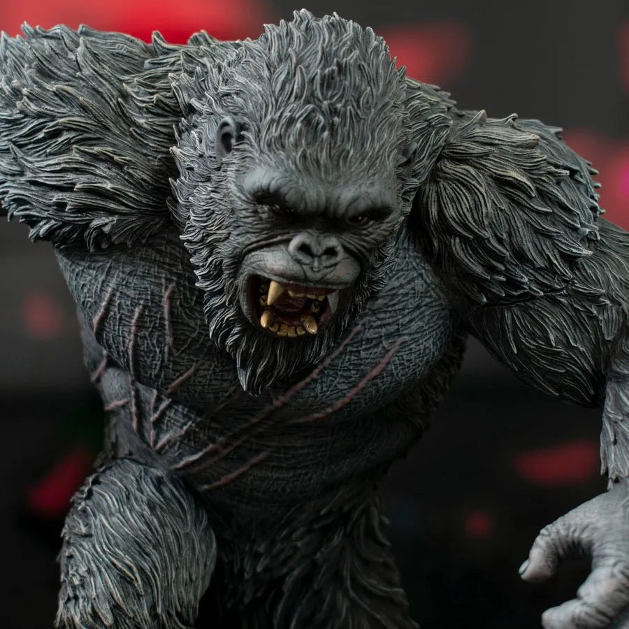 DSTSEP242521 Godzilla x Kong - King Kong Deluxe Gallery PVC Statue - Diamond Select Toys - Titan Pop Culture