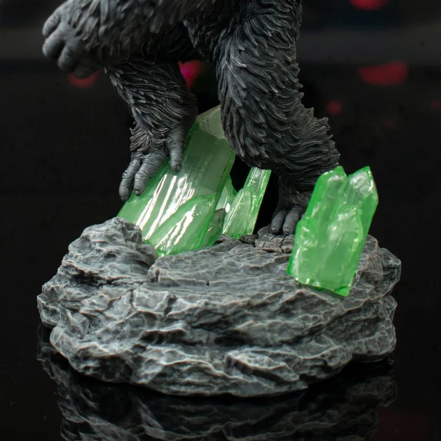 DSTSEP242521 Godzilla x Kong - King Kong Deluxe Gallery PVC Statue - Diamond Select Toys - Titan Pop Culture