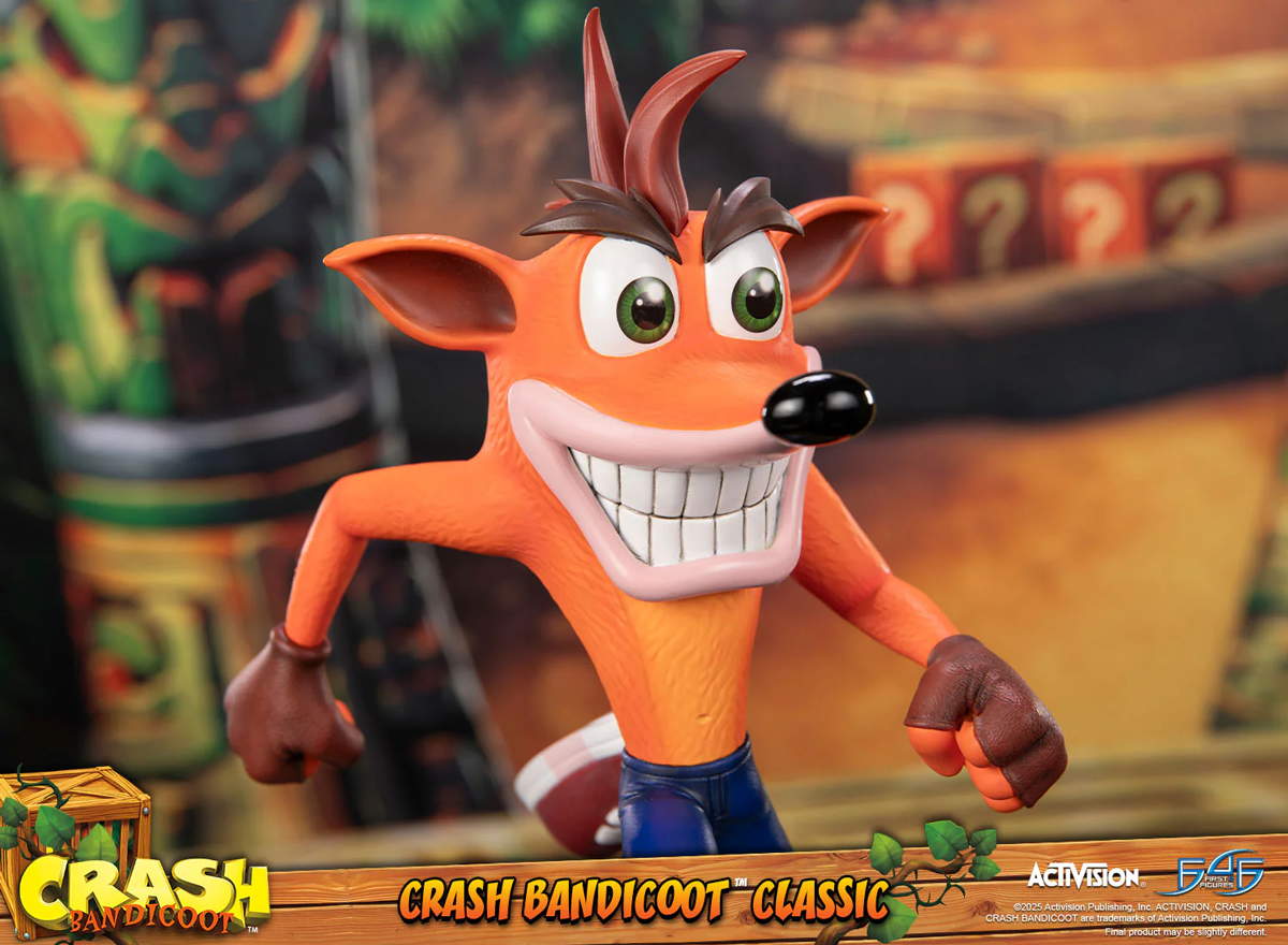 Crash Bandicoot - Crash Running Statue