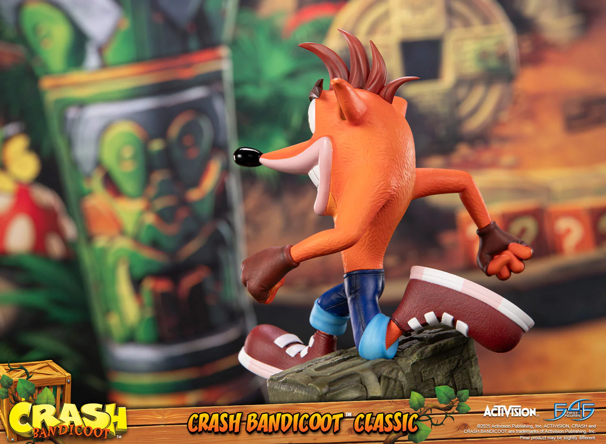 Crash Bandicoot - Crash Running Statue