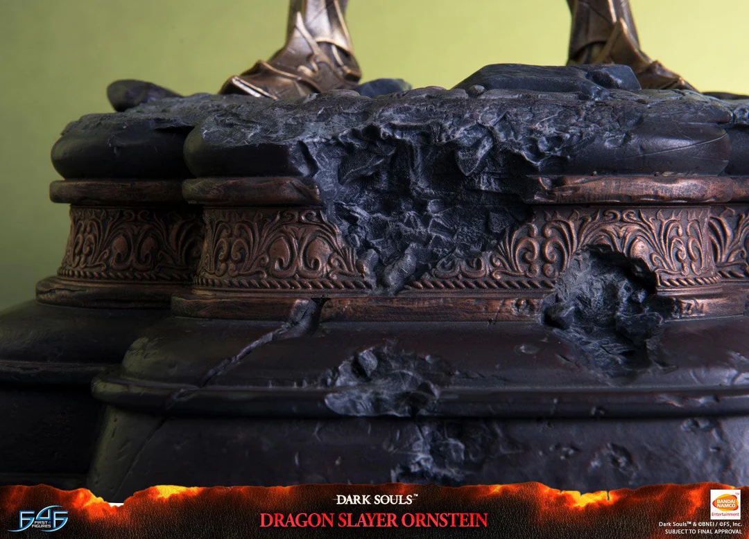 Dark Souls – Estatua de Ornstein, el Asesino de Dragones