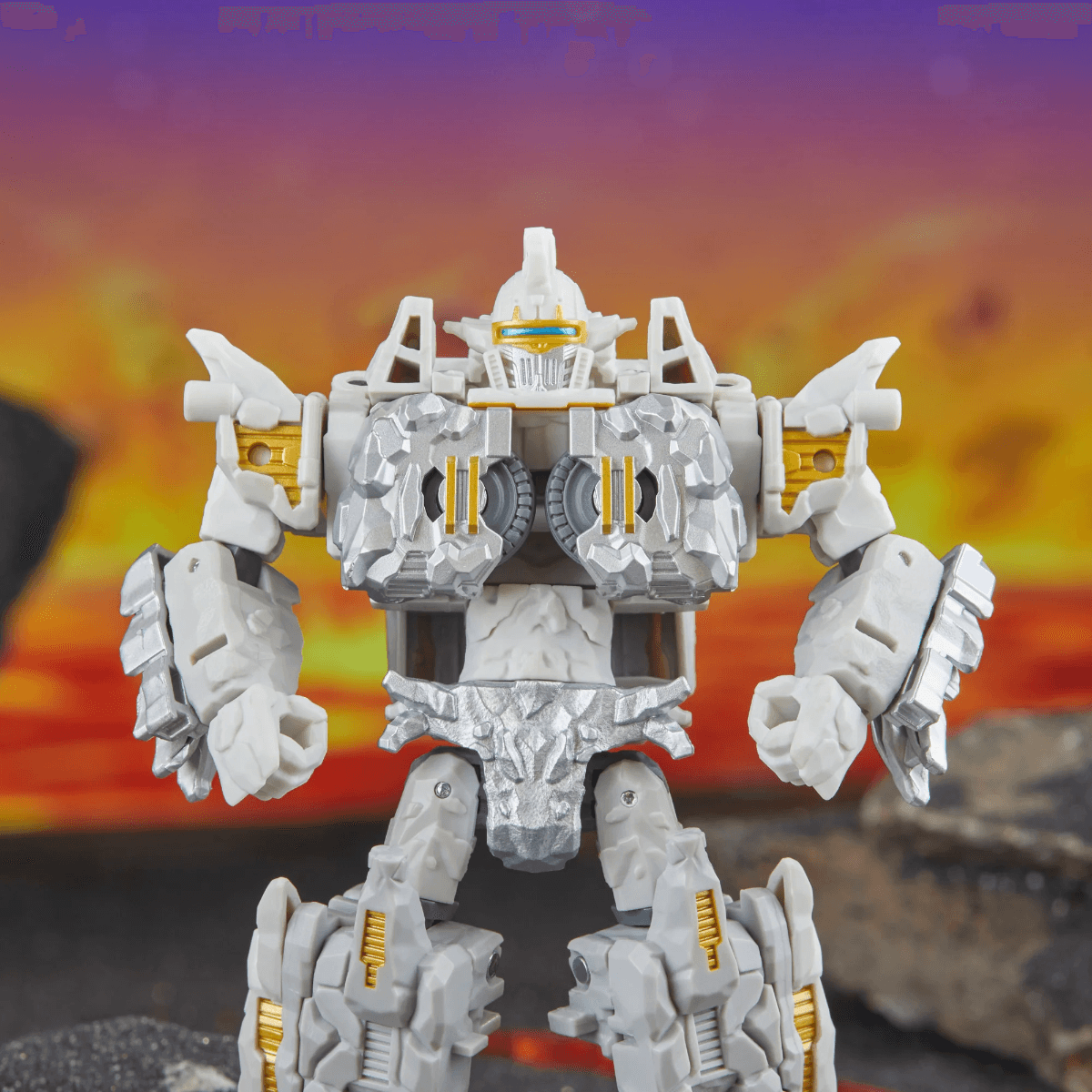 26531 Transformers Legacy United: Deluxe Class - Infernac Universe Nucleous - Hasbro - Titan Pop Culture