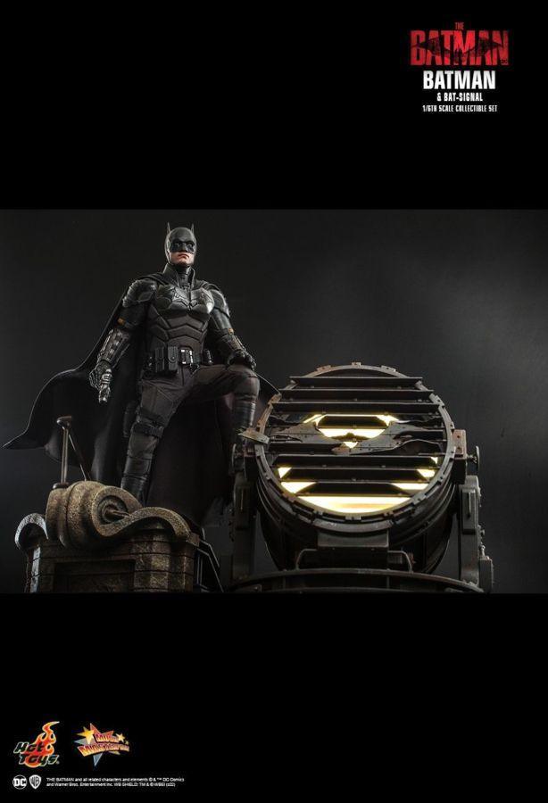 HOTMMS641 The Batman - Batman and Bat-Signal 1:6 Scale Action Figure Set - Hot Toys - Titan Pop Culture