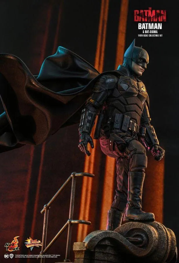 HOTMMS641 The Batman - Batman and Bat-Signal 1:6 Scale Action Figure Set - Hot Toys - Titan Pop Culture