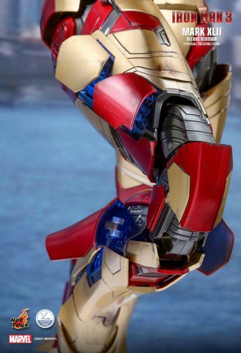 HOTQS008 Iron Man 3 - Iron Man Mark XLII Deluxe 1:4 Scale Action Figure - Hot Toys - Titan Pop Culture