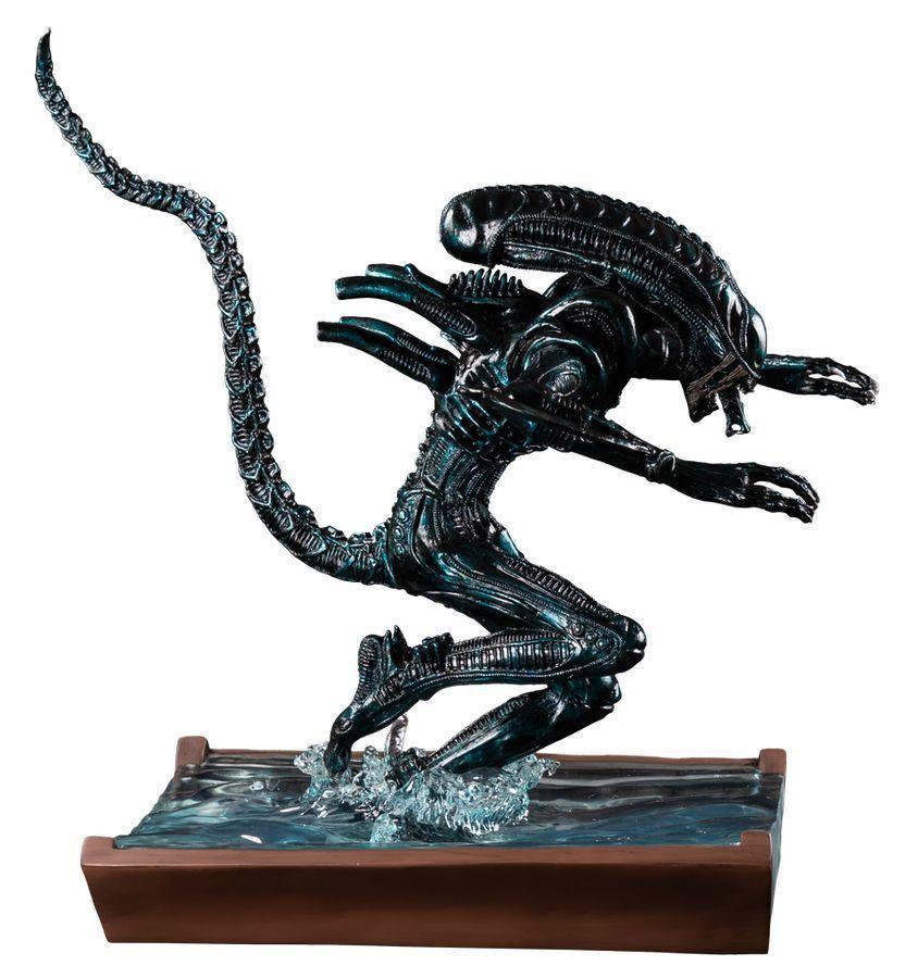 IKO1124 Aliens - Alien Water Attack Statue - Ikon Design Studio - Titan Pop Culture