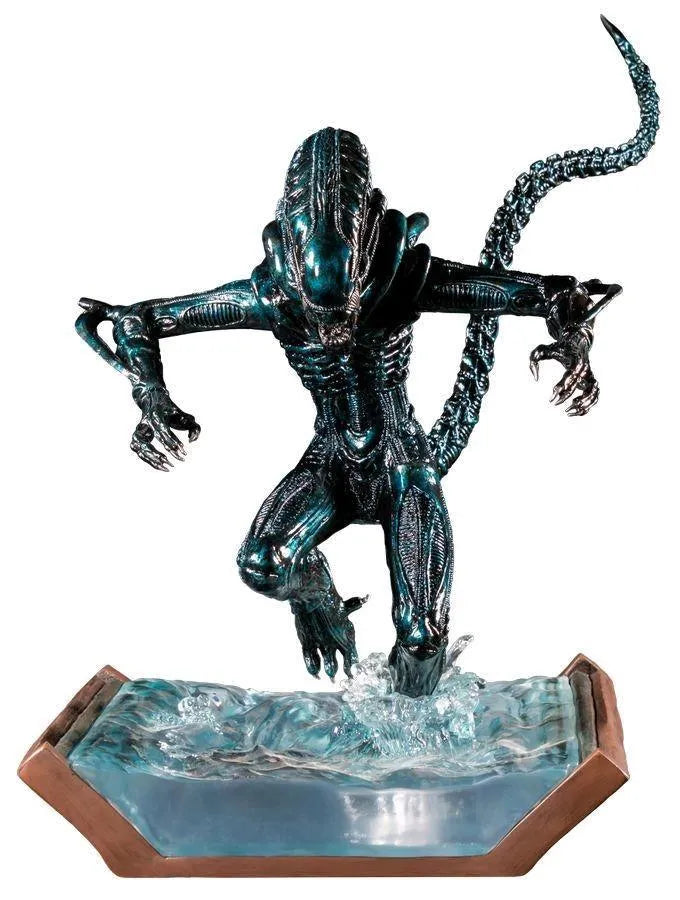 IKO1124 Aliens - Alien Water Attack Statue - Ikon Design Studio - Titan Pop Culture