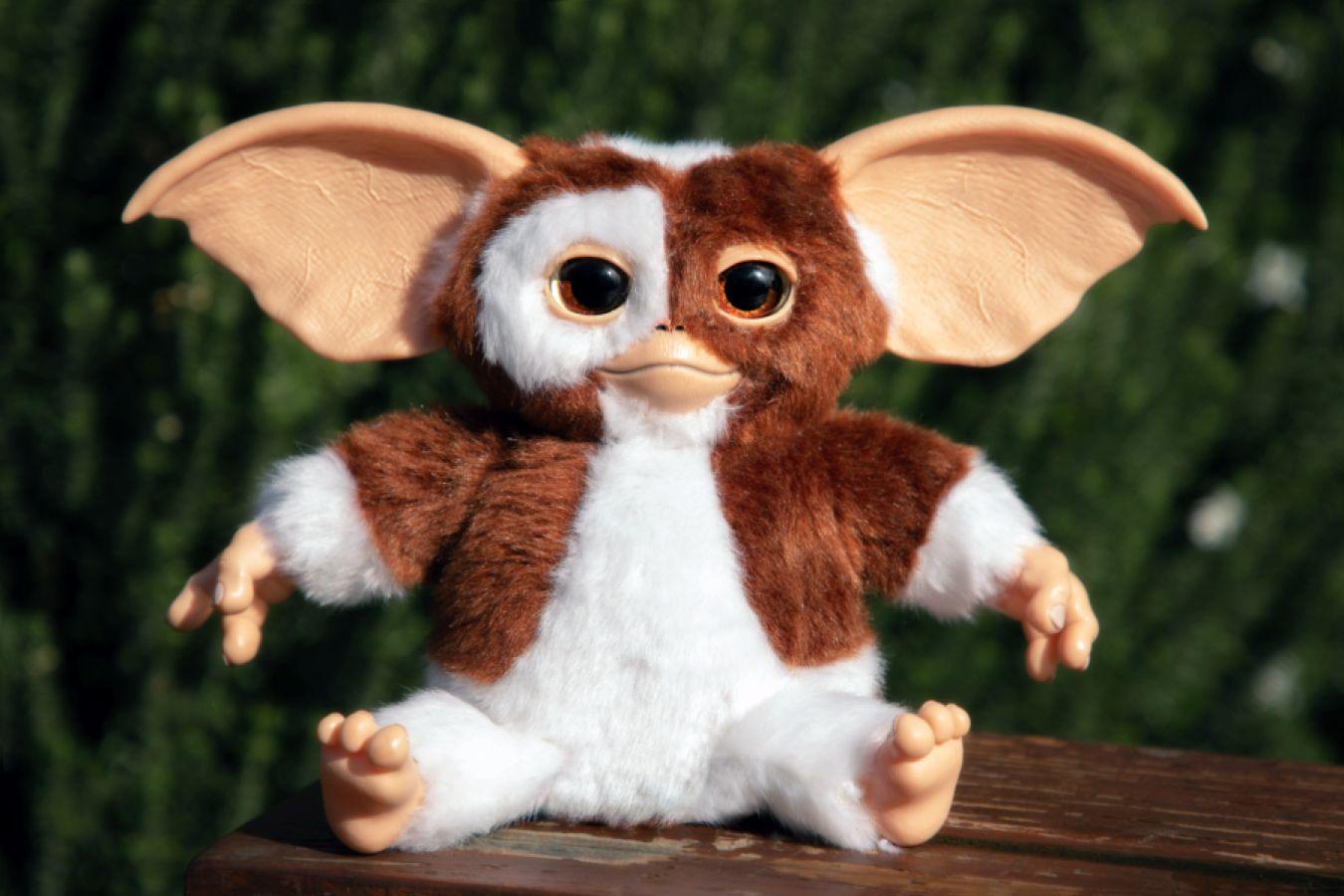 IKO1910 Gremlins - Replica Gizmo Plush - Ikon Design Studio - Titan Pop Culture