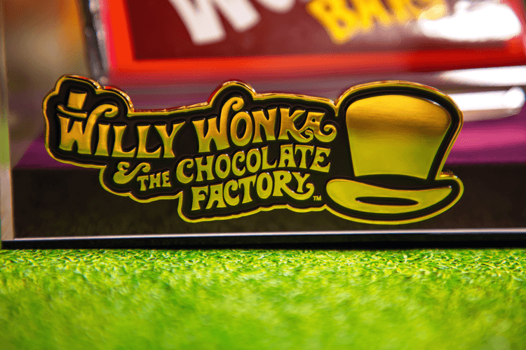 Willy Wonka and the Chocolate Factory - Replica Set Replica by Ikon Collectables | Titan Pop Culture