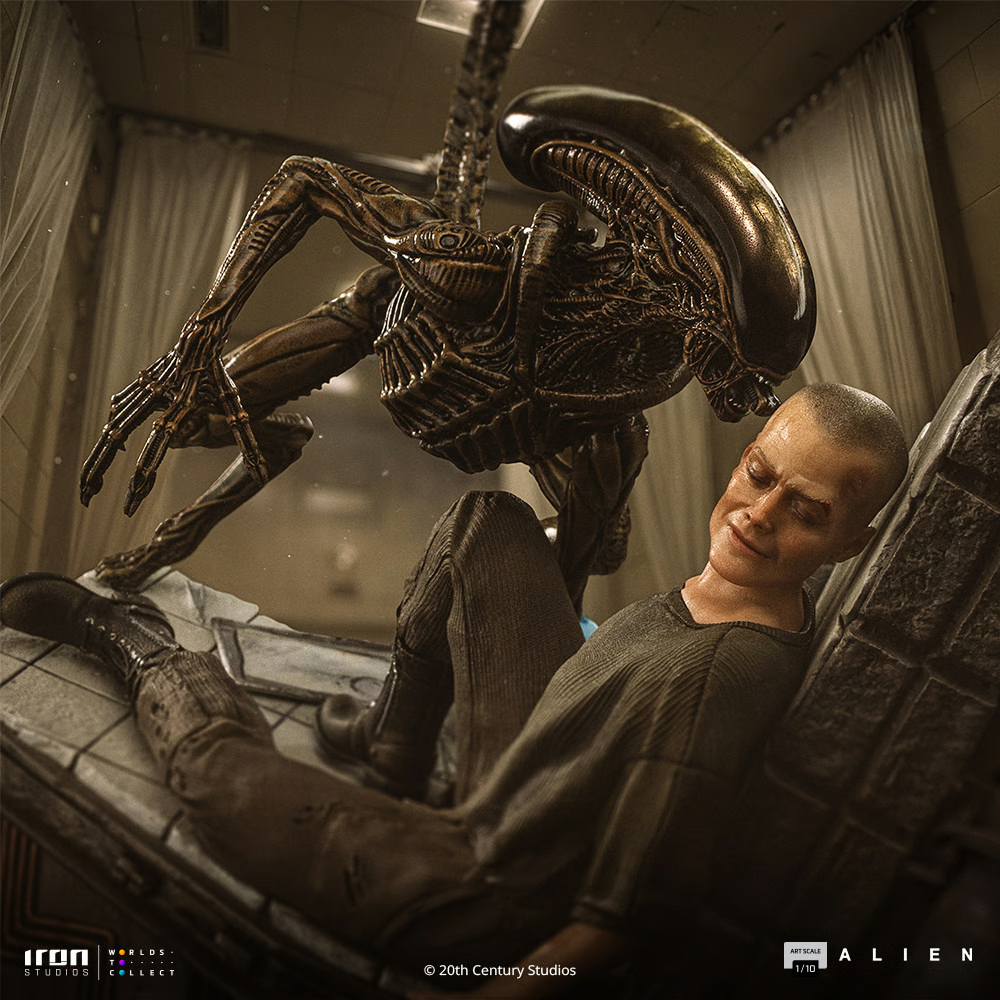 Alien 3 – Ripley & Dog Alien 1:10 Scale Statue