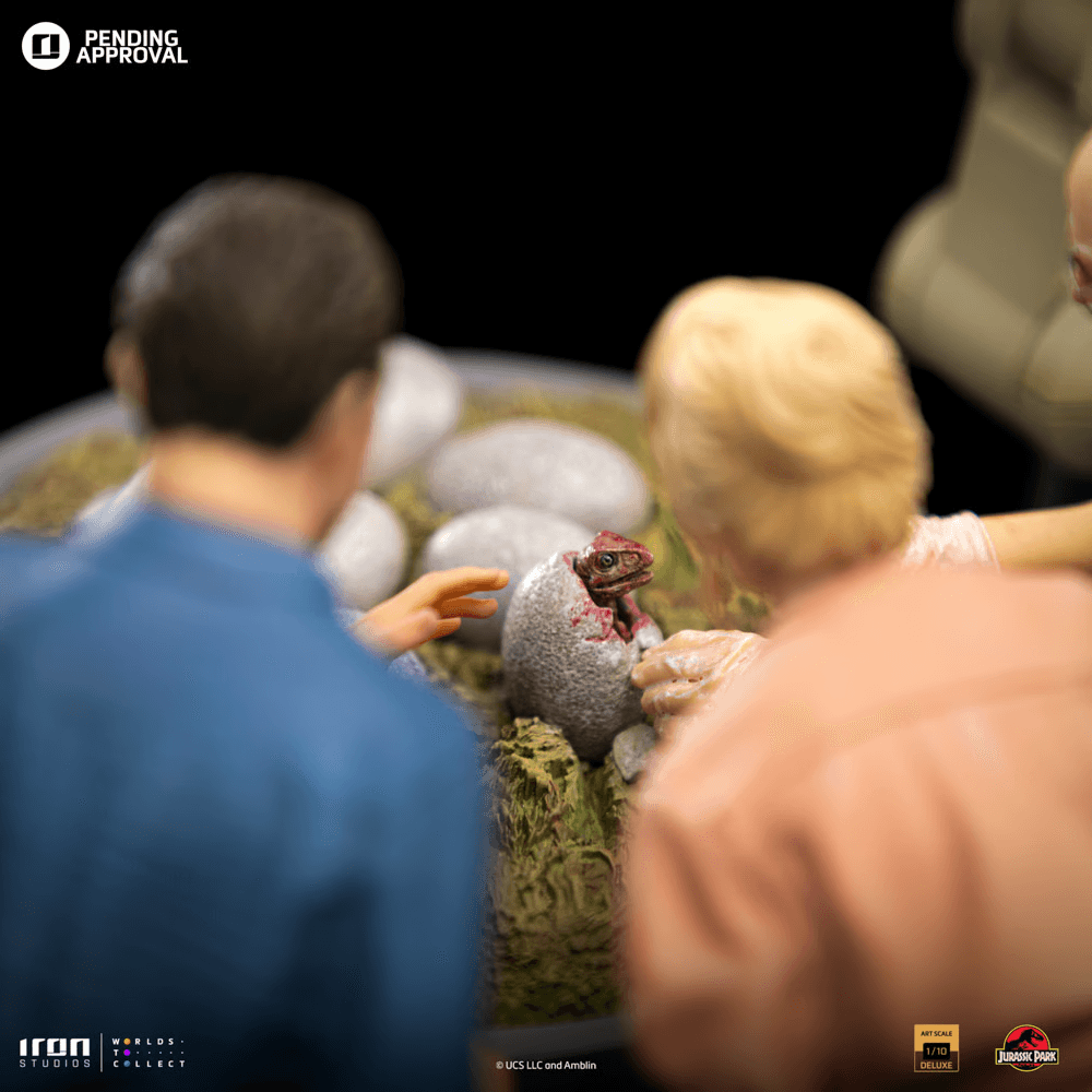 IRO54629 Jurassic Park - Dino Hatchling Deluxe 1:10 Statue - Iron Studios - Titan Pop Culture