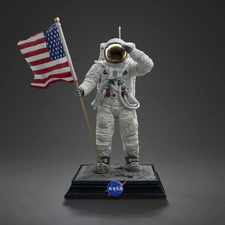 IRO56432 Apollo 11 - Astronaut 1:10 Scale Statue - Iron Studios - Titan Pop Culture