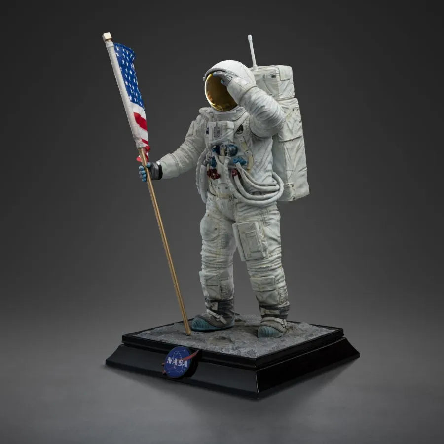 IRO56432 Apollo 11 - Astronaut 1:10 Scale Statue - Iron Studios - Titan Pop Culture