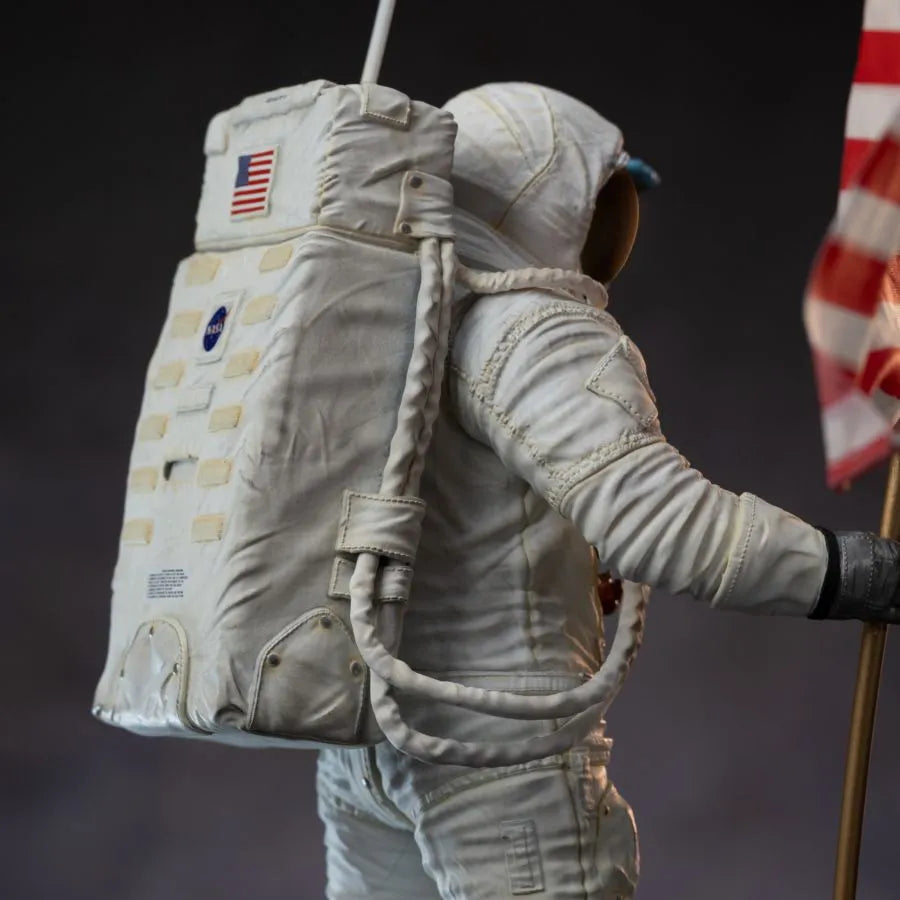 IRO56432 Apollo 11 - Astronaut 1:10 Scale Statue - Iron Studios - Titan Pop Culture