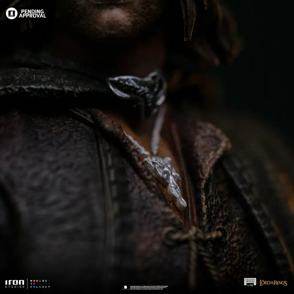 IRO57538 The Lord of the Rings - Aragorn Unleashed 1:10 Scale Statue - Iron Studios - Titan Pop Culture