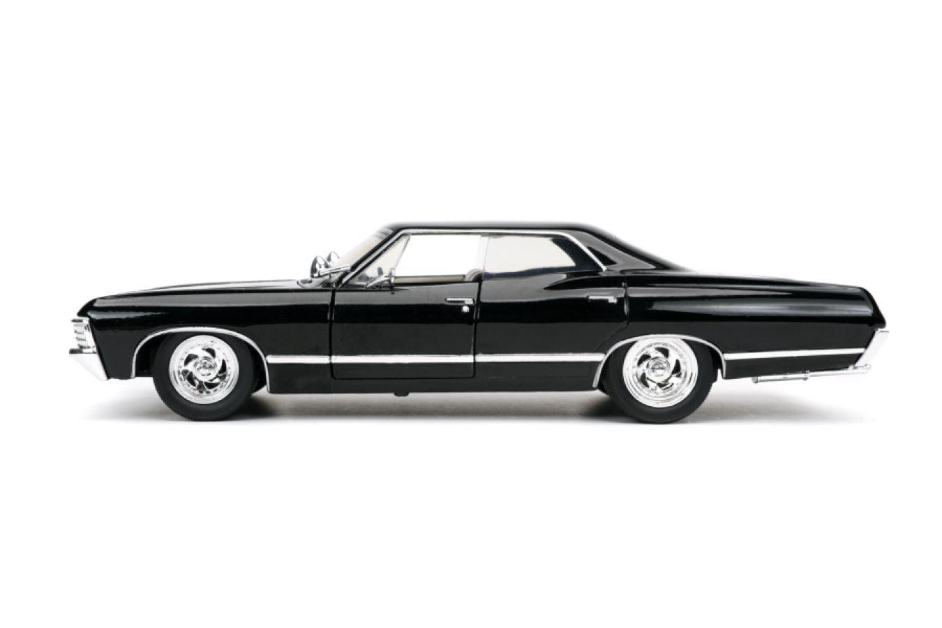 JAD32250 Supernatural - '67 Chevy Impala with Dean 1:24 Scale Hollywood Ride - Jada Toys - Titan Pop Culture