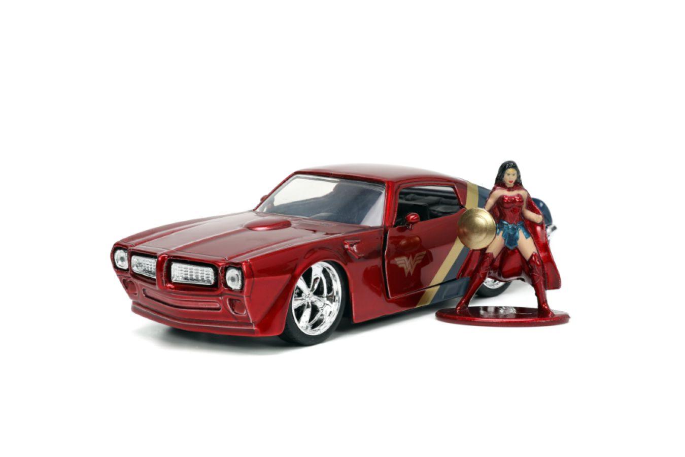 JAD33089 DC Comics - 1972 Pontiac Firebird with Wonder Woman 1:32 Scale - Jada Toys - Titan Pop Culture