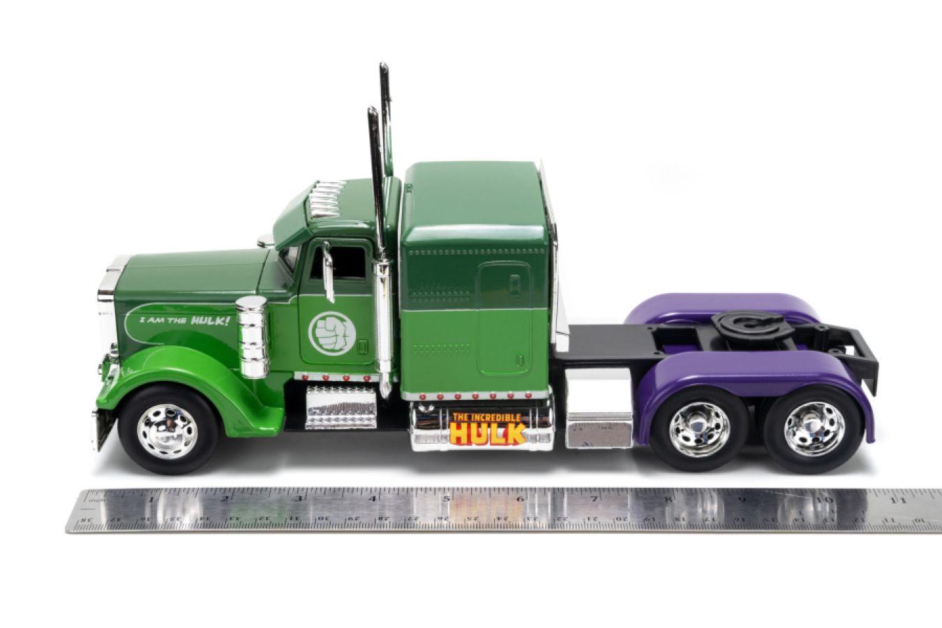 JAD33781 Marvel Comics - 1992 Peterbilt 379 (Hulk colours) 1:24 Scale Diecast Vehicle - Jada Toys - Titan Pop Culture