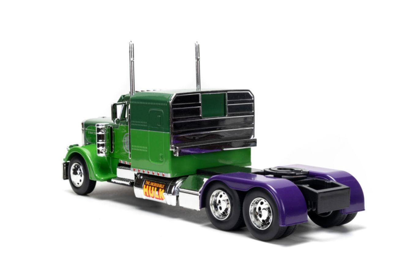 JAD33781 Marvel Comics - 1992 Peterbilt 379 (Hulk colours) 1:24 Scale Diecast Vehicle - Jada Toys - Titan Pop Culture