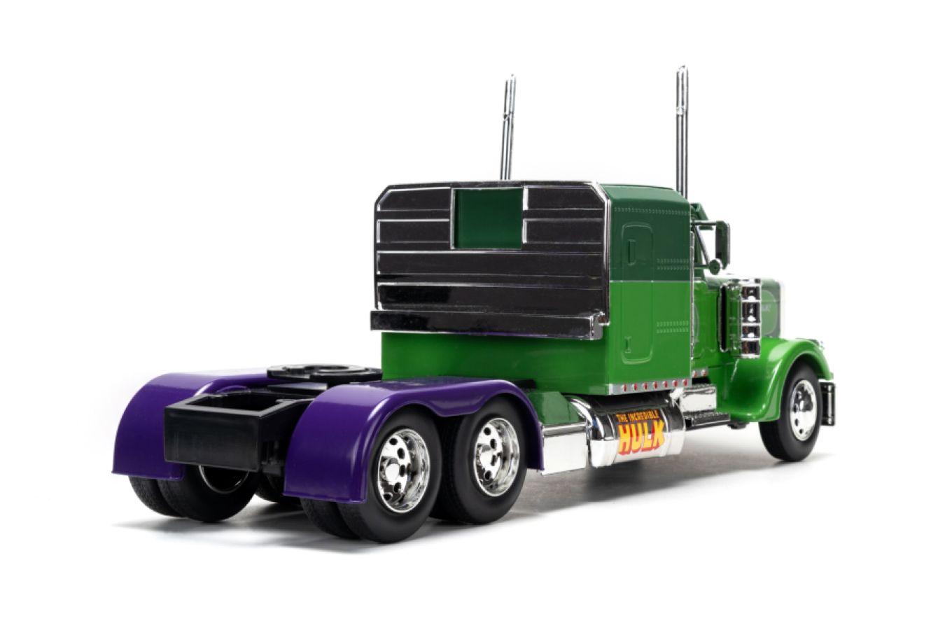 JAD33781 Marvel Comics - 1992 Peterbilt 379 (Hulk colours) 1:24 Scale Diecast Vehicle - Jada Toys - Titan Pop Culture