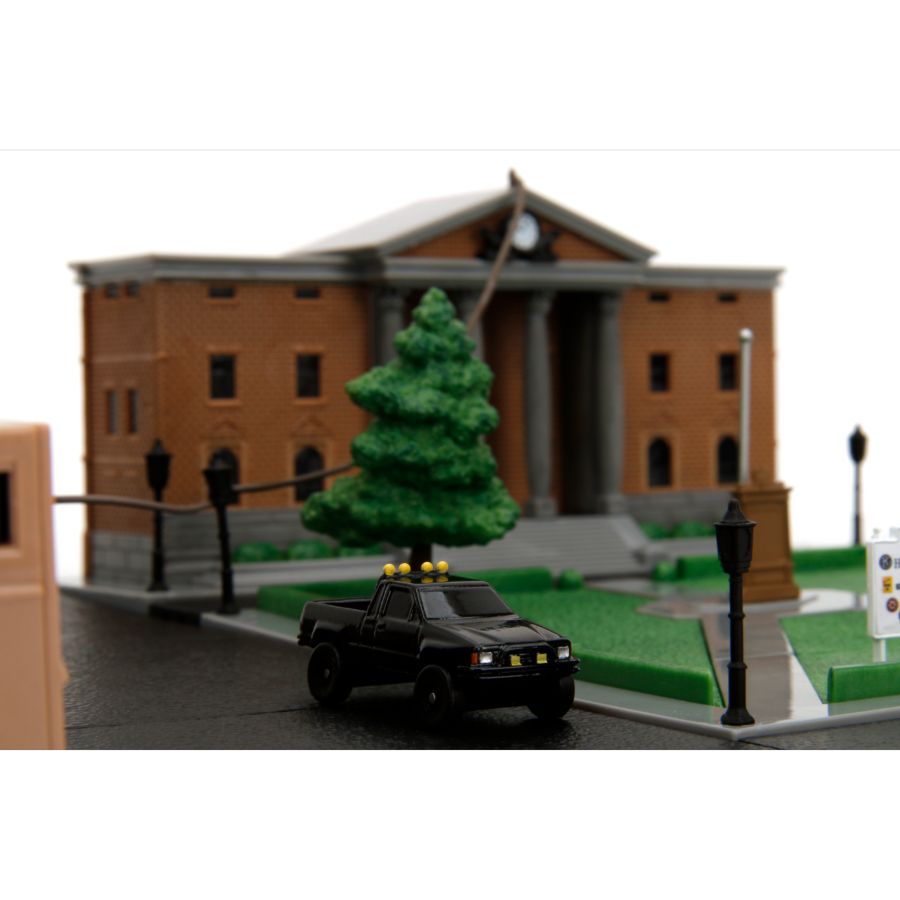 JAD34804 Back to the Future - 1.65" Nano Scene Hill Valley Courthouse Diecast Set - Jada Toys - Titan Pop Culture