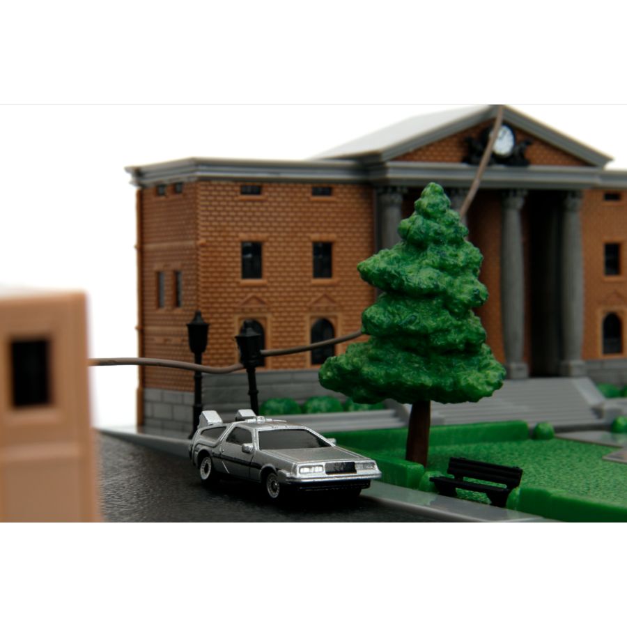 JAD34804 Back to the Future - 1.65" Nano Scene Hill Valley Courthouse Diecast Set - Jada Toys - Titan Pop Culture