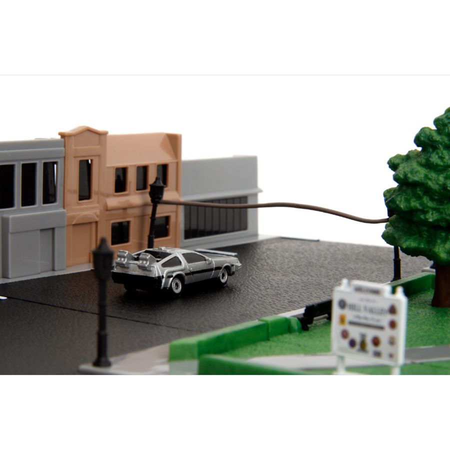 JAD34804 Back to the Future - 1.65" Nano Scene Hill Valley Courthouse Diecast Set - Jada Toys - Titan Pop Culture