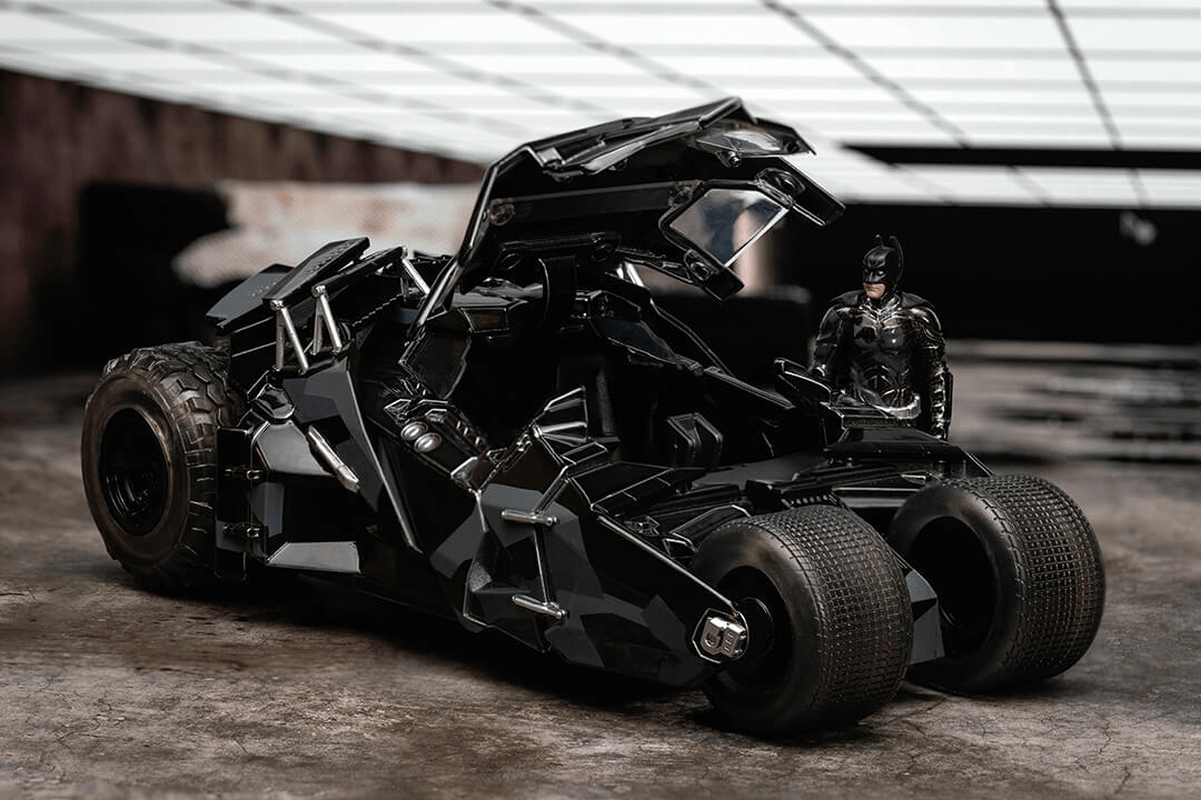 JAD34821 Batman: Dark Knight Trilogy - Batmobile with Batman (Black Camo) SDCC 2023 Exclusive 1:24 Scale - Jada Toys - Titan Pop Culture