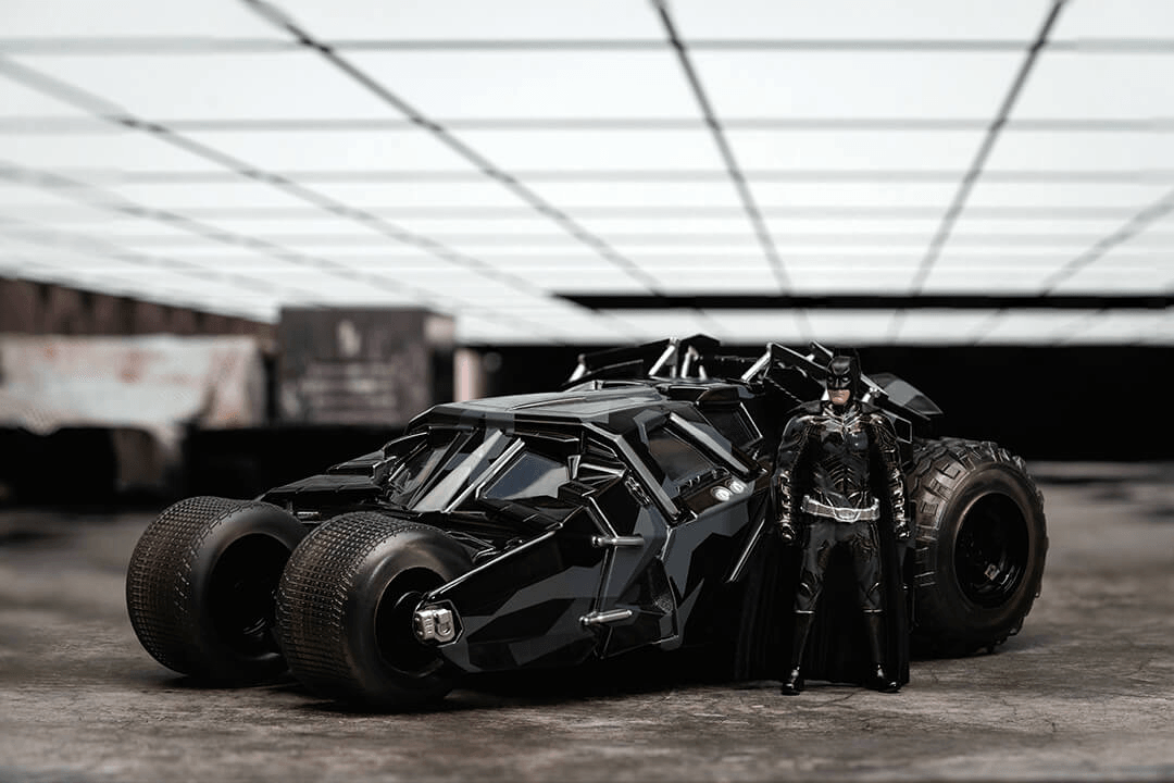 JAD34821 Batman: Dark Knight Trilogy - Batmobile with Batman (Black Camo) SDCC 2023 Exclusive 1:24 Scale - Jada Toys - Titan Pop Culture