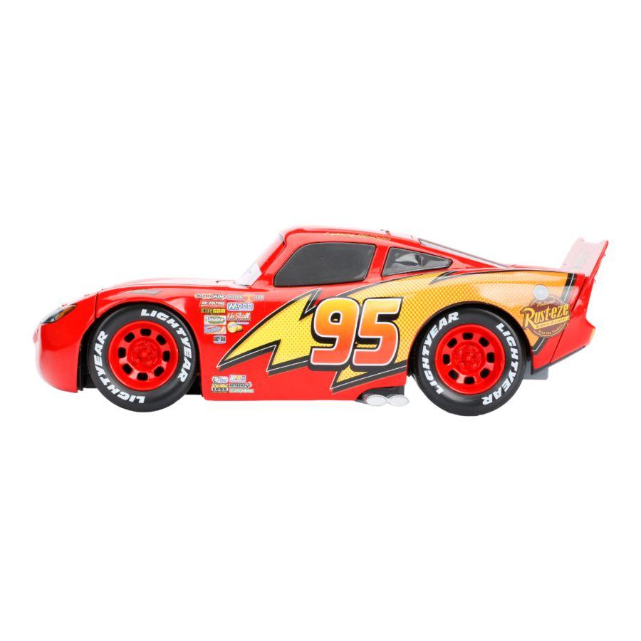 JAD98099 Cars - Lightning McQueen without Tire Rack 1:24 Scale - Jada Toys - Titan Pop Culture