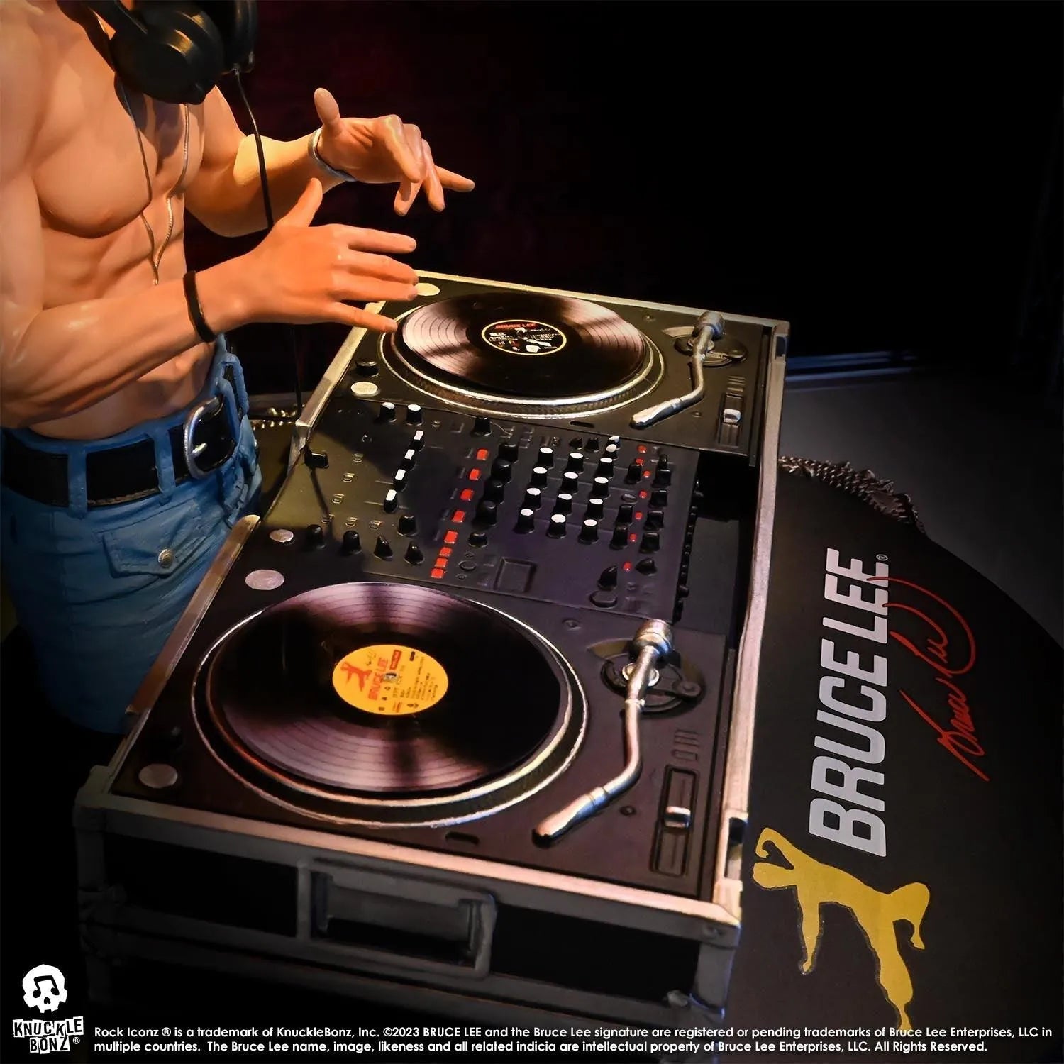 KNUBRUCELEE100 Bruce Lee - DJ Dragon Rock Iconz Statue - KnuckleBonz - Titan Pop Culture