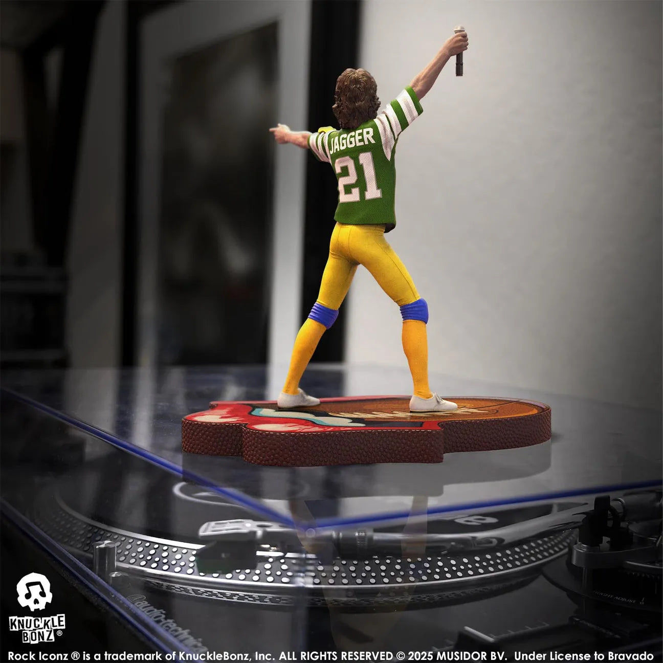 KNURSMJ81GR100 Rolling Stones - Mick Jagger Tour '81 (Green Jersey) Statue - KnuckleBonz - Titan Pop Culture