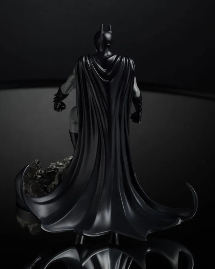 MCF30226 Batman Black & White - Batman by Bjorn Barends Resin Statue - McFarlane Toys - Titan Pop Culture