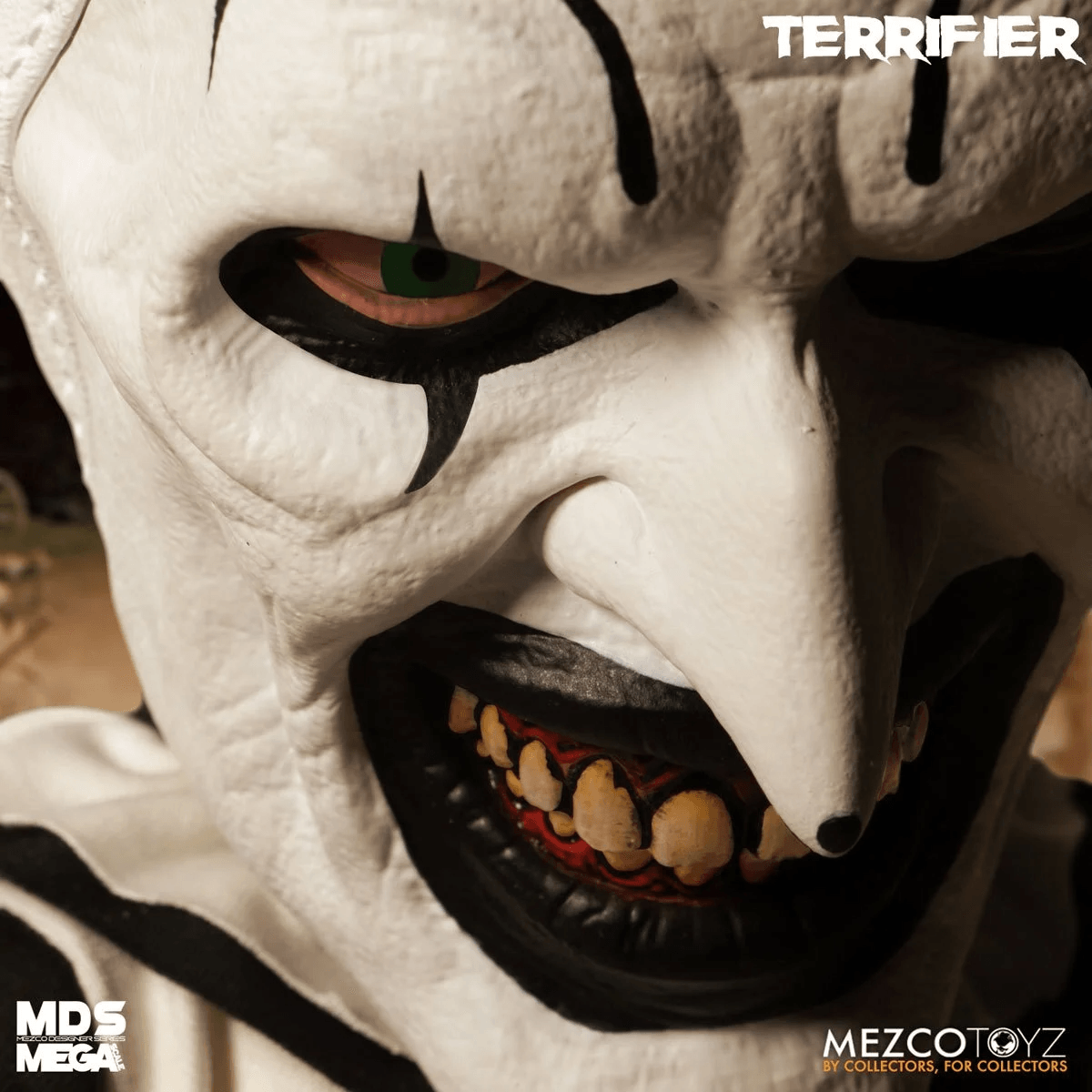 MEZ24020 Terrifier - Art The Clown 15'' Mega Figure - Mezco Toyz - Titan Pop Culture