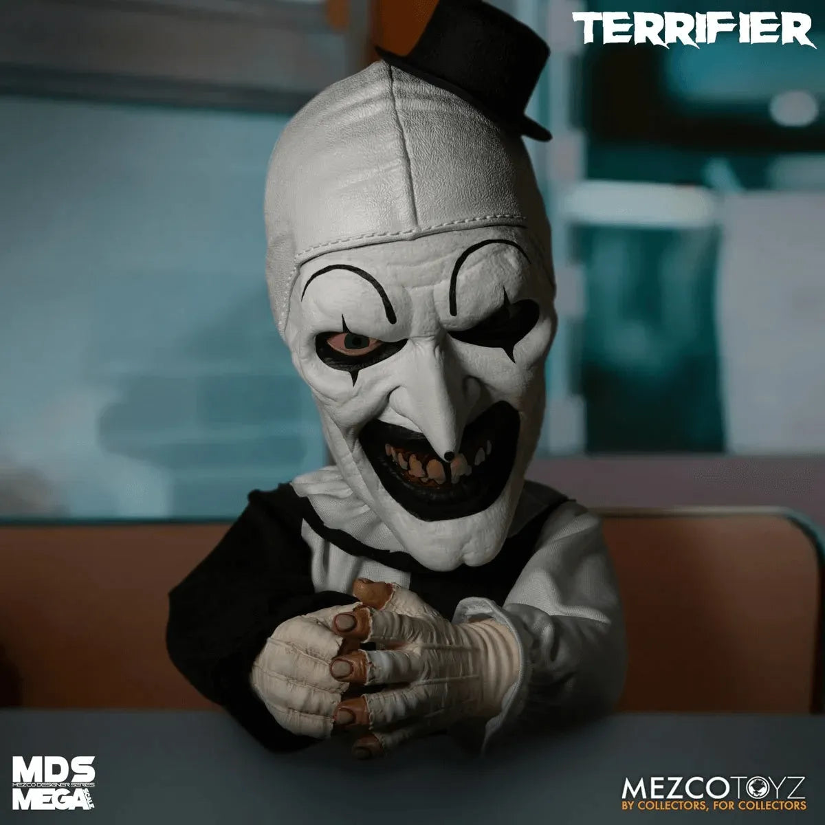 MEZ24020 Terrifier - Art The Clown 15'' Mega Figure - Mezco Toyz - Titan Pop Culture