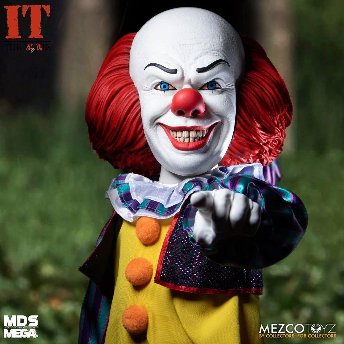 MEZ43053 It (1990) - Pennywise 15" Talking Figure - Mezco Toyz - Titan Pop Culture