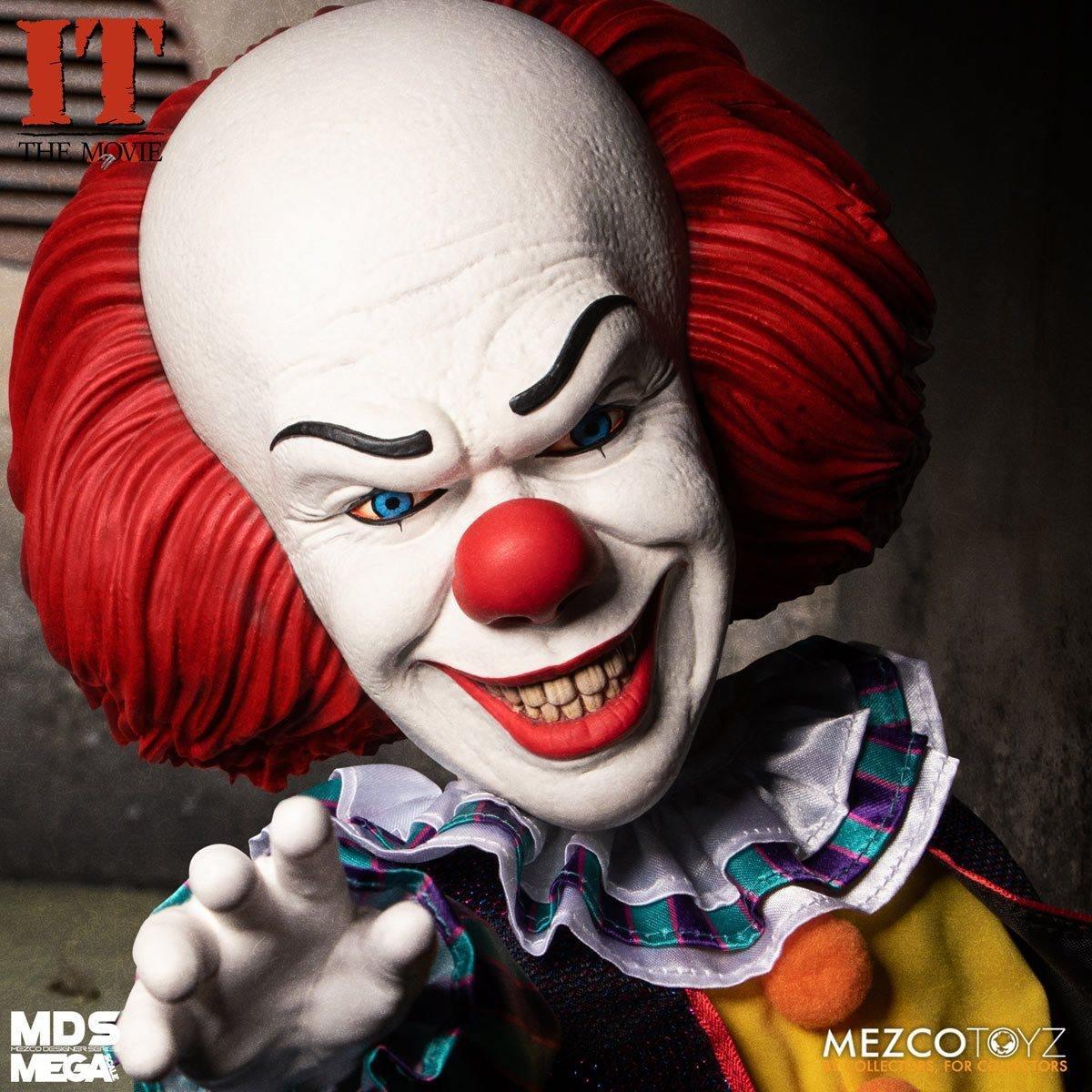 MEZ43053 It (1990) - Pennywise 15" Talking Figure - Mezco Toyz - Titan Pop Culture