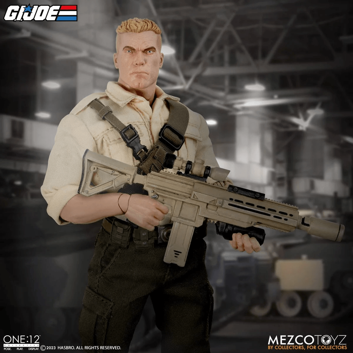 MEZ76205 G.I. Joe - Duke One:12 Deluxe Collective Action Figure - Mezco Toyz - Titan Pop Culture