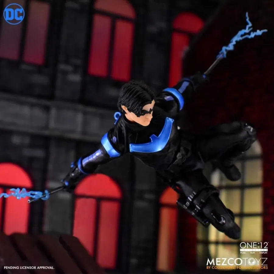 MEZ76575 Batman - Nightwing One:12 Collective Figure - Mezco Toyz - Titan Pop Culture