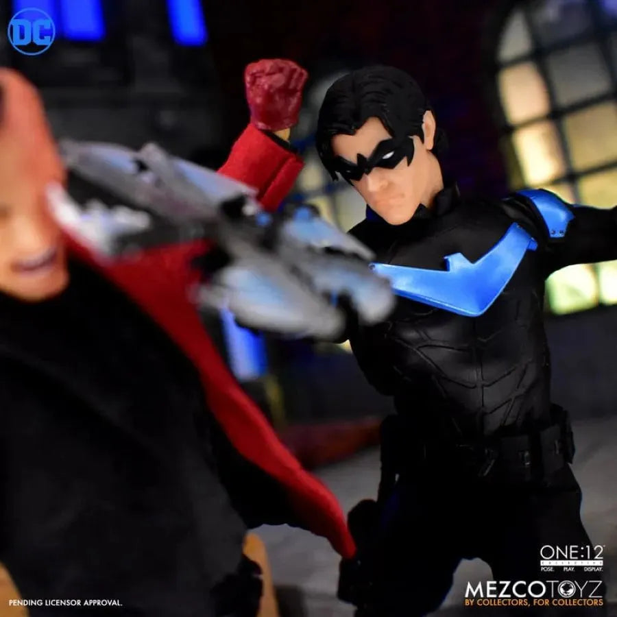 MEZ76575 Batman - Nightwing One:12 Collective Figure - Mezco Toyz - Titan Pop Culture