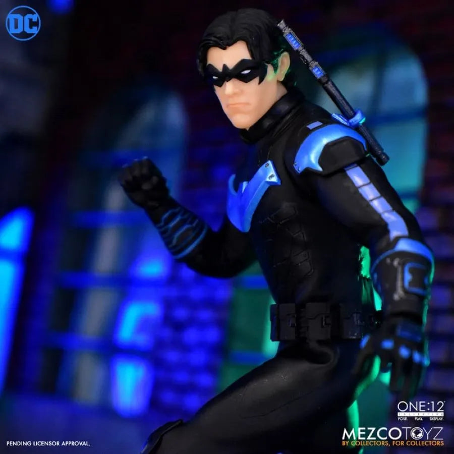 MEZ76575 Batman - Nightwing One:12 Collective Figure - Mezco Toyz - Titan Pop Culture