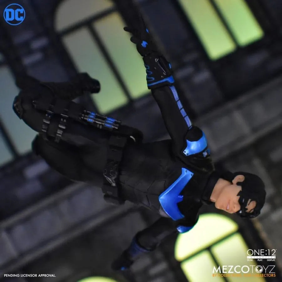 MEZ76575 Batman - Nightwing One:12 Collective Figure - Mezco Toyz - Titan Pop Culture