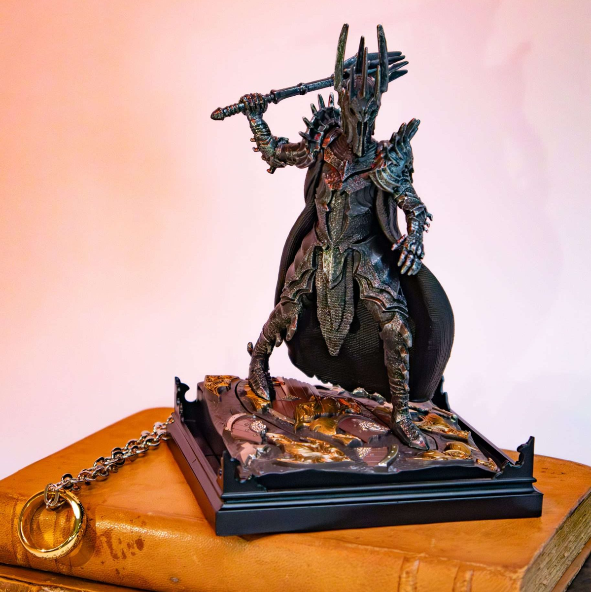 The Lord of the Rings - Sauron Diorama