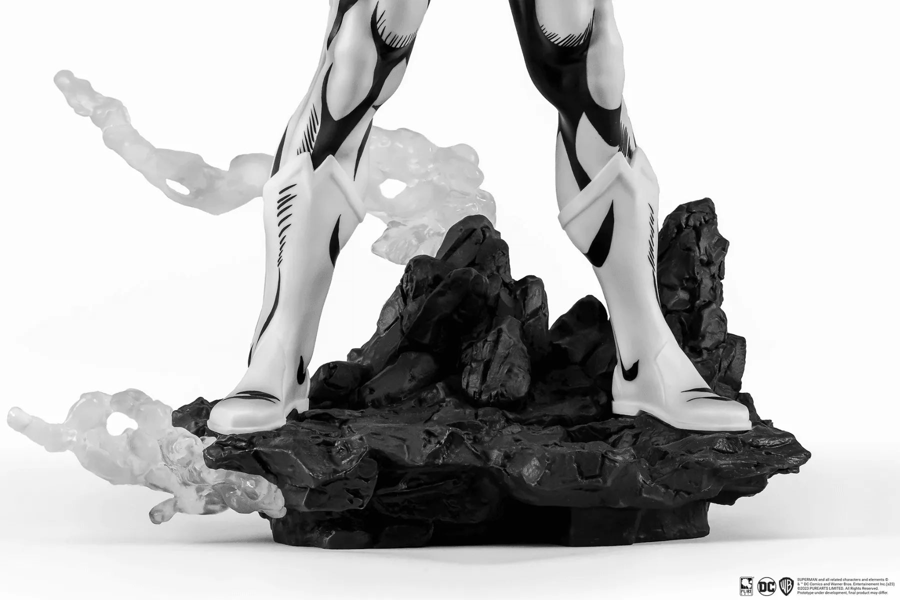 PURPA002SU Superman - Superman (John Byrne) Black & White PVC 1:8 Scale Statue - First 4 Figures - Titan Pop Culture
