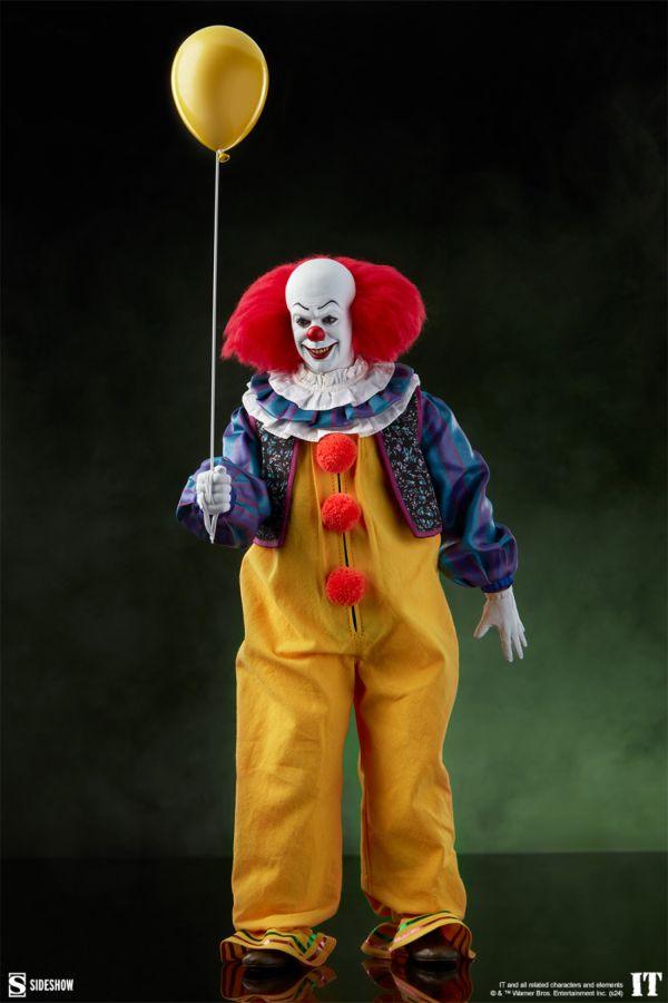 SID100479 It (1990) - Pennywise 1:6 Scale Action Figure - Sideshow Collectibles - Titan Pop Culture