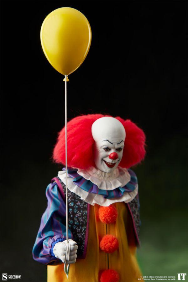 SID100479 It (1990) - Pennywise 1:6 Scale Action Figure - Sideshow Collectibles - Titan Pop Culture