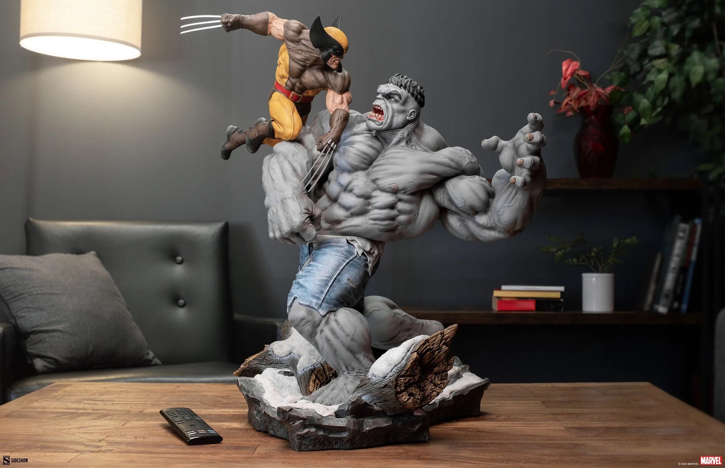 SID2002162 Marvel Comics - Grey Hulk vs Wolverine Maquette - Sideshow Collectibles - Titan Pop Culture